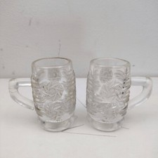 VERRES A LIQUEUR ANCIENS FORME DE CHOPES EN VERRE MOULÉ, nombre 2 TBE