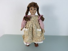 Poupée d'artiste en vinyle