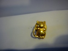 Pin's pins pin  Relief. 3 D. Petite Souris. dorée