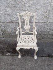 Mini chaise d'extérieur en fonte vintage 