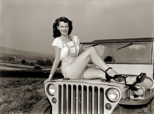 ww2 Jeep Pin up Dday Utah