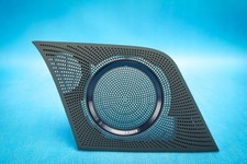 Grille de haut-parleur droite