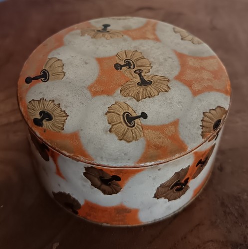 Ancienne jolie boîte - , à