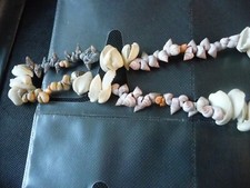 Ancien collier de coquillages 63 cm- 120 grammes