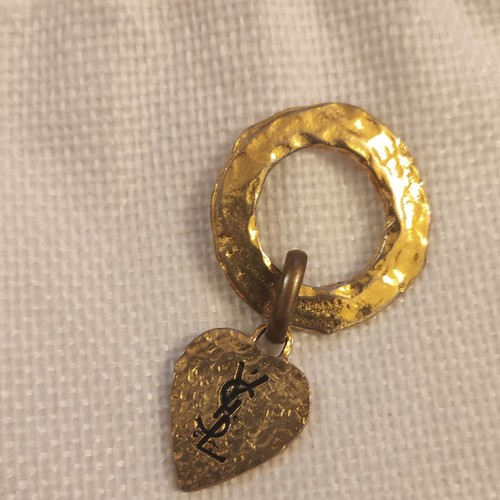 Yves saint laurent - saint, breloque