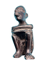 Statuette africaine sculpté à la main en bois d'ébène le songeur haut: 10,3 cm