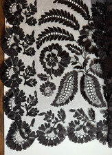 DENTELLE ANCIENNE - GRAND CARRE en Blonde de Caen soie noire - 120 cm x 120 cm