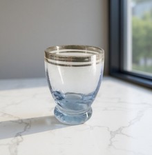 Verre bleu ancien à liqueur