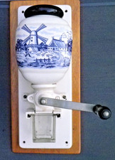 Ancien Moulin à café mural
