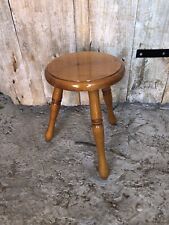Tabouret de Traite Tripode
