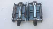 Ancienne paire de pédales de