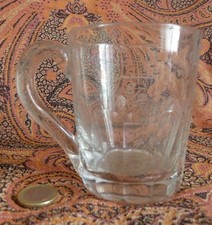 Un joli verre ancien soufflé de curiste, VITTEL, gradué, marqué 539-22