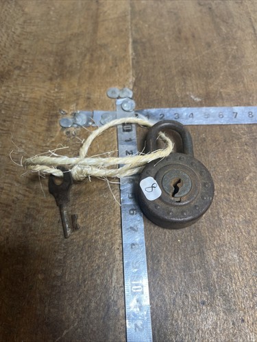 Cadenas avec clé ancien - clÉ,