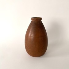Vase en grès émaillé brun