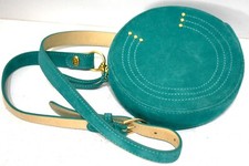 Longchamp, Sac porté épaule ou porté ceinture " Cavalcade ", en cuir nubuck vert