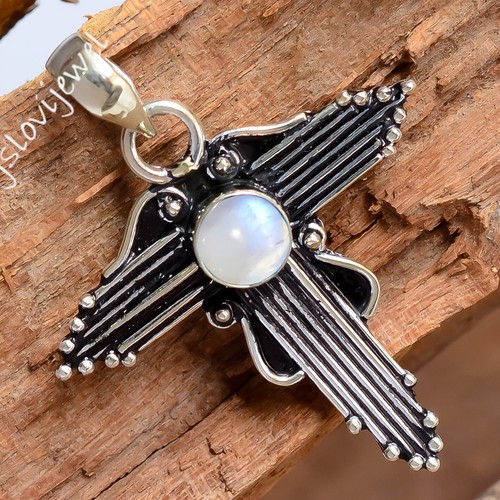 Pendentif ange femme pierre - , de