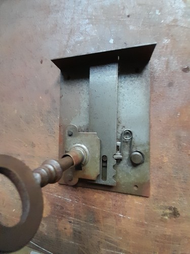 Serrure ancienne pour meuble - ancienne,