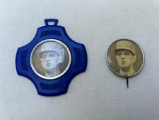 2 INSIGNES PORTRAIT DU GENERAL