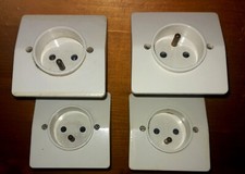 Lot 4 prises série Neptune blanc cassé-beige / Legrand Bien lire descriptif