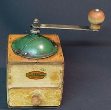 AA 1940 Joli moulin à café