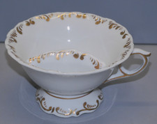 - BELLE ANCIENNE TASSE A MOUSTACHE PORCELAINE BLANCHE FRISES DOREES signée X   D