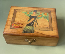 Boîte à bijoux ART DÉCO en Olivier Femme Cueillant Fruits du Verger Signée J.M.