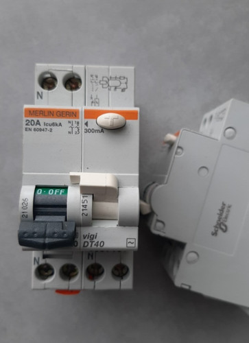 Disjoncteur 21026 differentiel - disjoncteur,