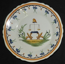 Assiette contemporaine "fait