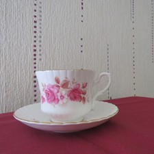 1 tasse a thé  en porcelaine