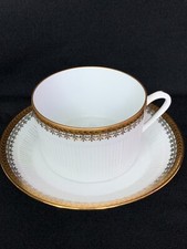 Elegante tasse et sous tasse petit dejeuner en porcelaine du Berry, comme neuf