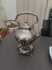 Théière ancienne en étain