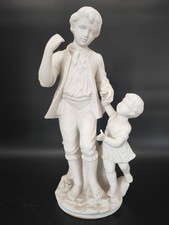 Élégante sculpture vintage en biscuit de porcelaine – Jeune homme et enfant 30cm