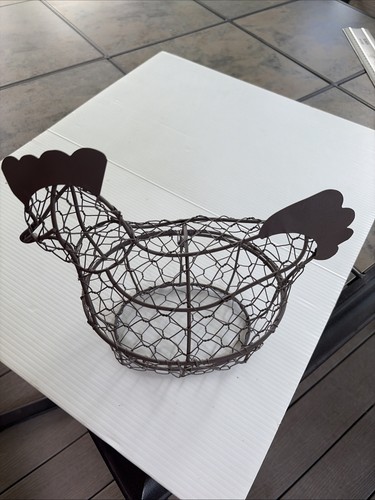 Sitting chicken hen wire - hen,