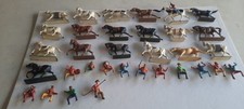 STARLUX figurines anciennes  en plastique  lot de 19 chevaux et 15 cavaliers