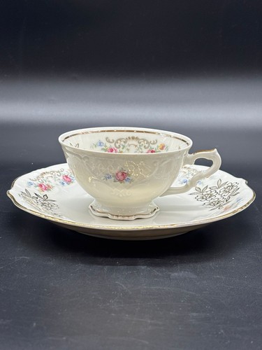 Ancienne tasse soucoupe en - tasse, et