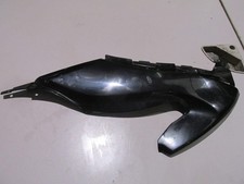 Plastique sous selle gauche