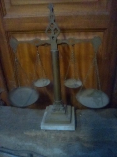Balance trébuchet avec socle - avec,