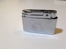 Ancien briquet SILVER MATCH décor de moto de course  , il fonctionne .