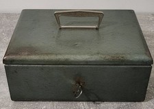 Ancienne Caisse en Métal Vert