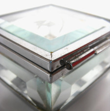 Ancien petit coffret en métal