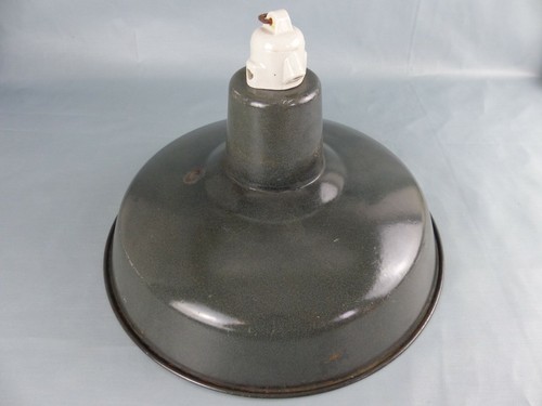 Ancienne lampe industrielle - ancienne,