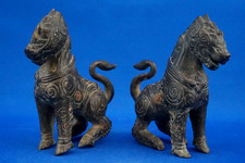 Paire de chiens FO, sculptures