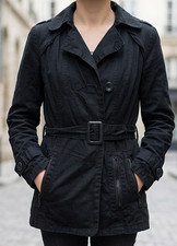 Jolie Veste Noire ceinturée