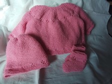 BRASSIERE  BONNET ET CHAUSSONS