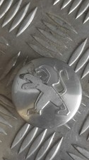 Cabochon centre roue jante alu - PEUGEOT - Référence : 9672558477 - GRIS CLAIR