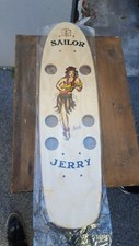 LOT SAILOR JERRY : 1 PLANCHE SKATE ET 6 SHOOTERS 57X16CM