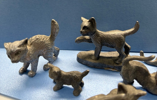 Pewter figurines cats total - pewter,