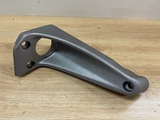 UN SUPPORT DE GUIDON DROIT NEUF 056006307 MOTO GUZZI 1100 BREVA 