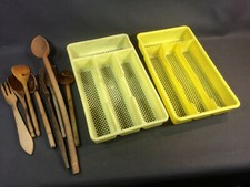 Lot 2 range couvert en plastique jaune et ustensile cuillères en bois de cuisine