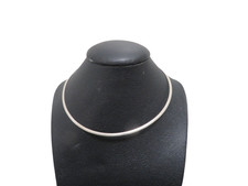 Collier Torque ras de cou en